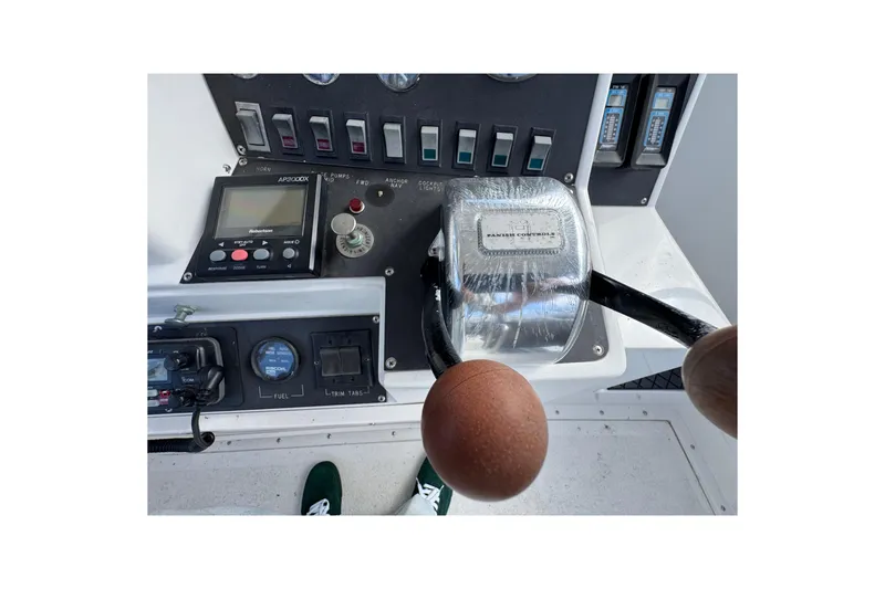 1993 Blackfin Sportfisher control panel with throttle and navigation instruments.