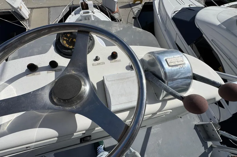 1993 Blackfin Sportfisher helm with steering wheel and throttle controls.