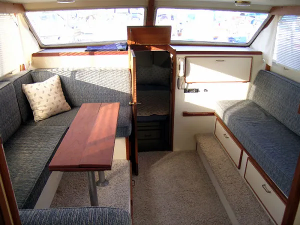 1986 Tollycraft Flybridge Sedan