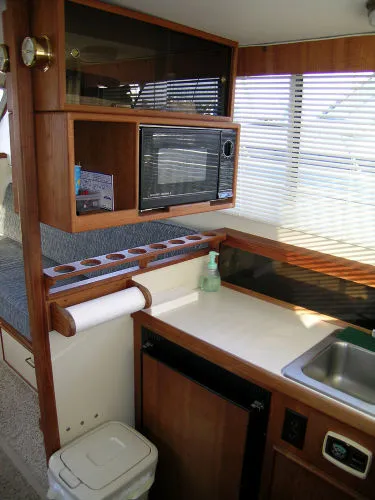 1986 Tollycraft Flybridge Sedan
