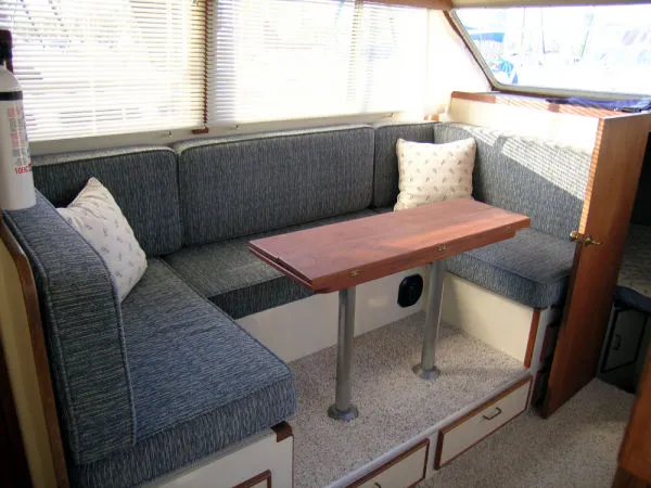 1986 Tollycraft Flybridge Sedan