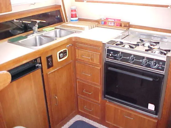 1986 Tollycraft Flybridge Sedan