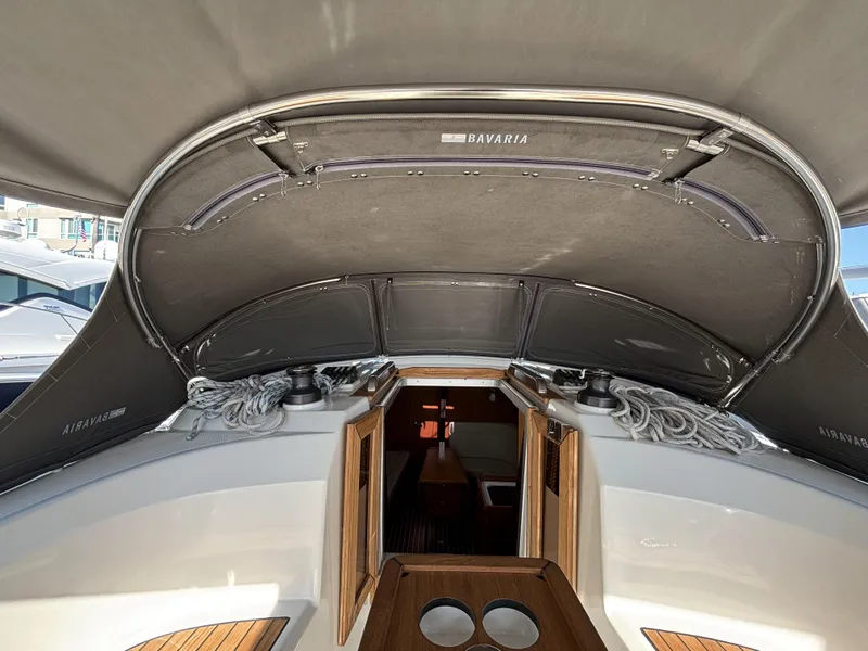 Bavaria Cruiser 34 yacht cockpit with open hatch, ropes, and wooden details, 2020 model.