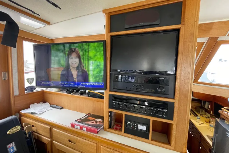 1975 Uniflite Sport Fisher 42 interior with TV and audio system setup.