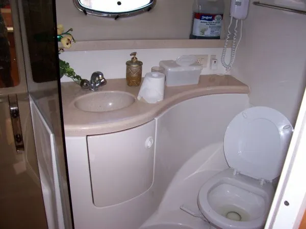 2002 Regal 3880 Commadore