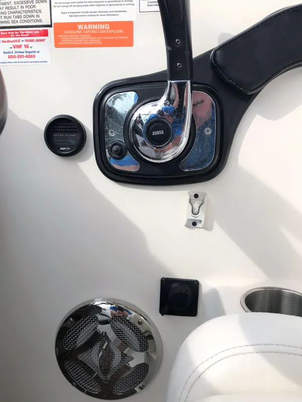 2008 Rinker 280 Express Cruiser