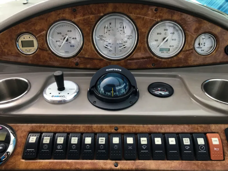 2008 Rinker 280 Express Cruiser