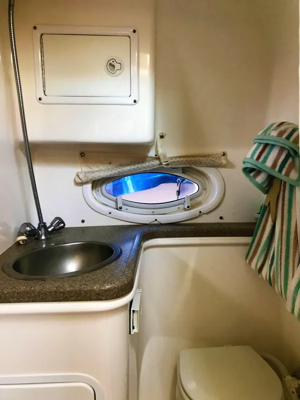 2008 Rinker 280 Express Cruiser