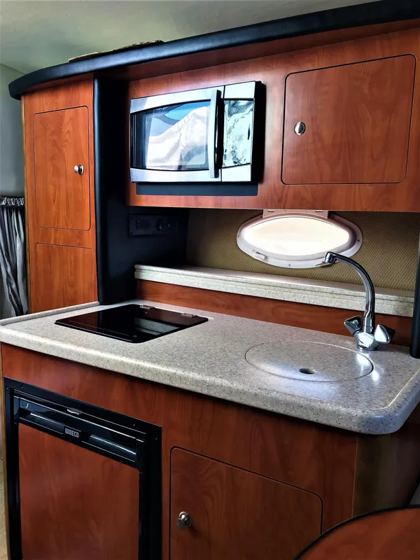 2008 Rinker 280 Express Cruiser