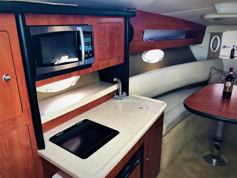 2008 Rinker 280 Express Cruiser