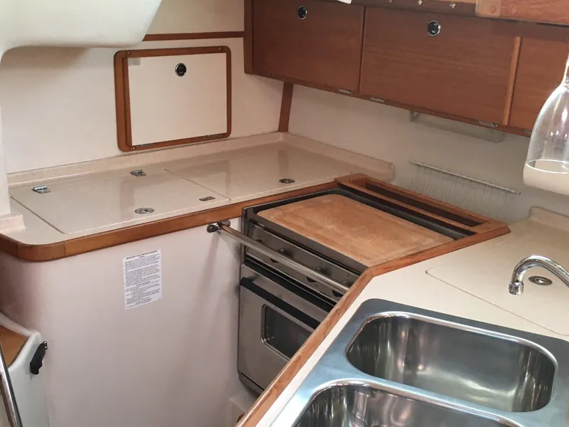 2001 Catalina 320