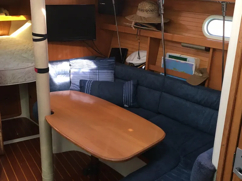 2001 Catalina 320
