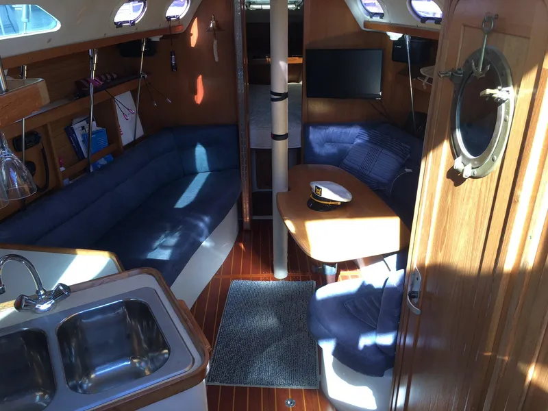 2001 Catalina 320