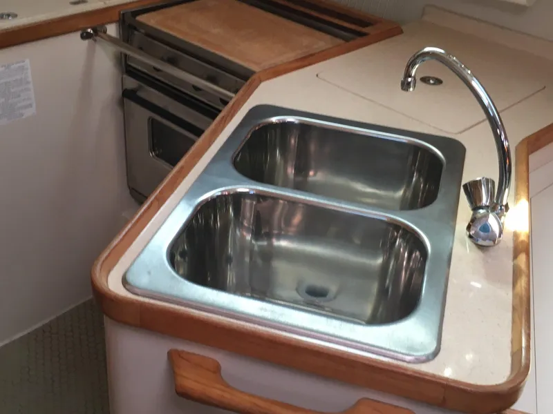 2001 Catalina 320