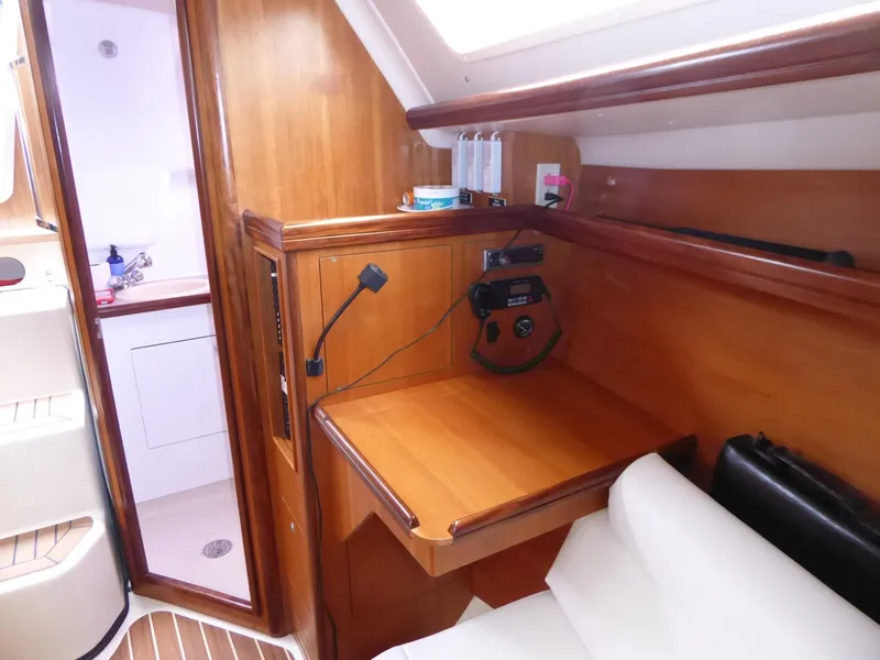 Looking to nav table and head