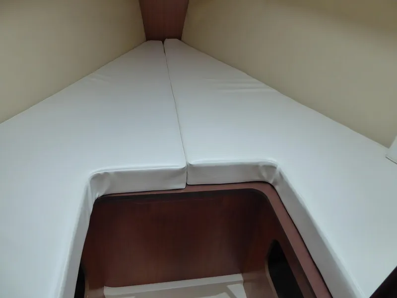 Forward berth without insert