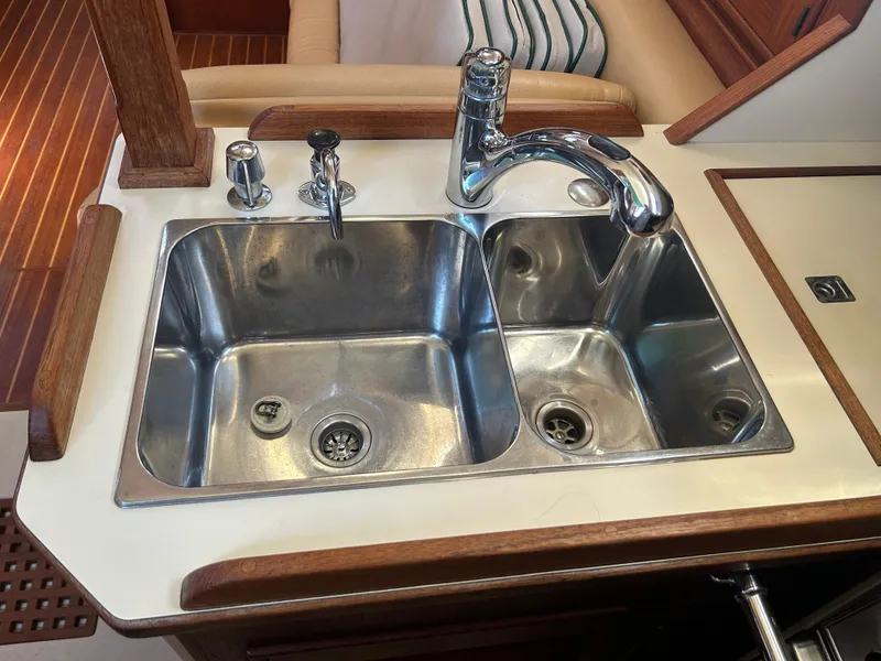 Deep Sinks