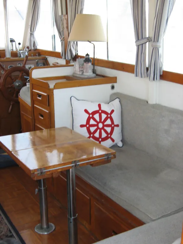 Starboard Settee/Dinette