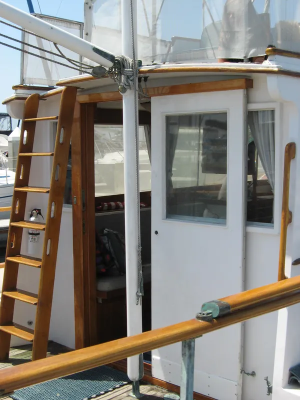 Cabin & Ladder