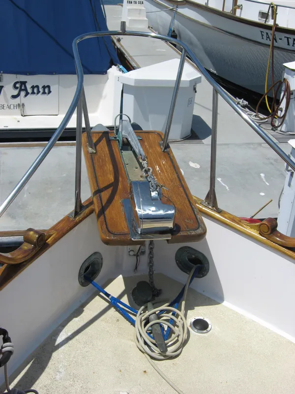 Foredeck & Anchor Platform