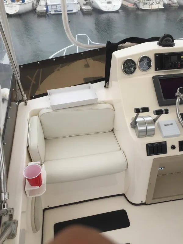 Helm Seating on Flybridge