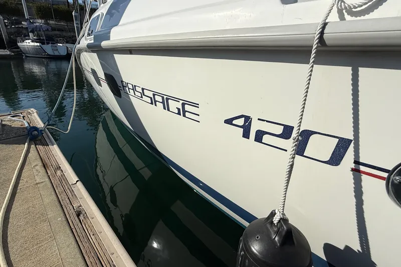 Side view of 1999 Hunter Passage 420 yacht docked at marina.