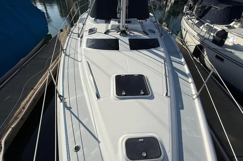 1999 Hunter Passage 420 sailboat deck view at marina.