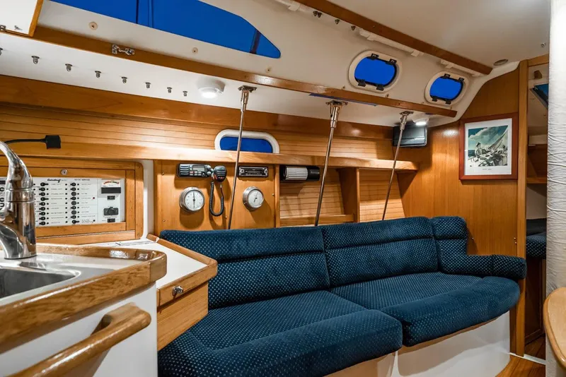 2001 Catalina 320