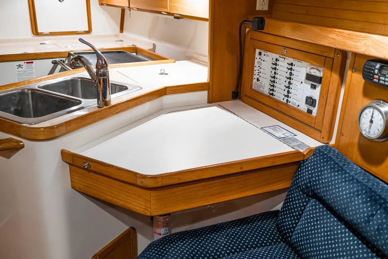2001 Catalina 320
