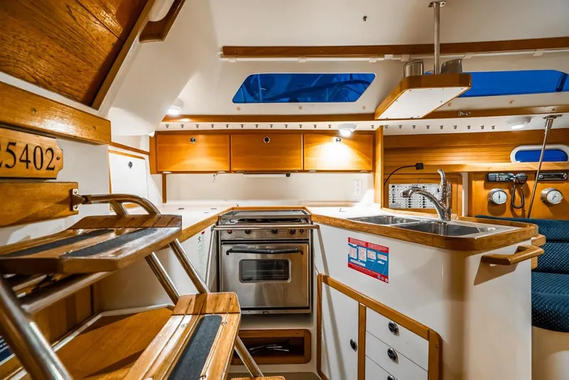 2001 Catalina 320