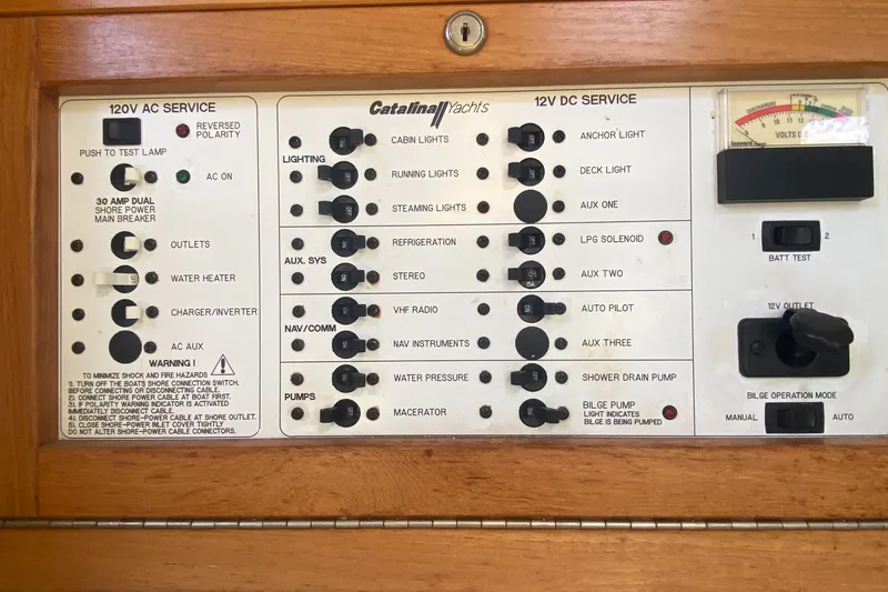 2001 Catalina 320