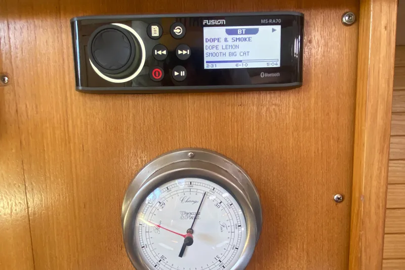 2001 Catalina 320
