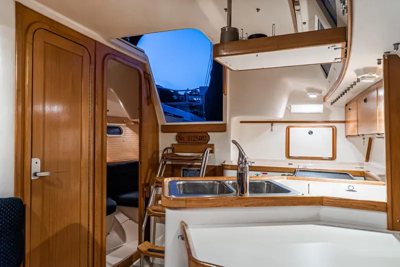 2001 Catalina 320