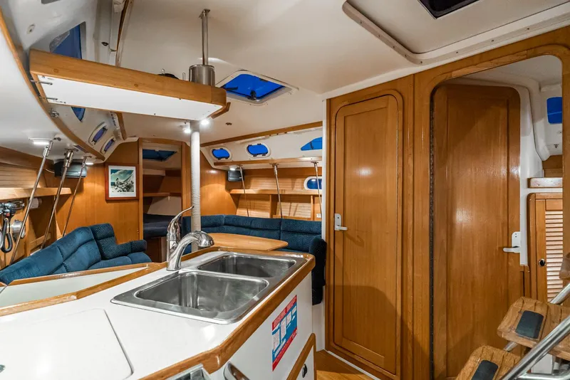 2001 Catalina 320