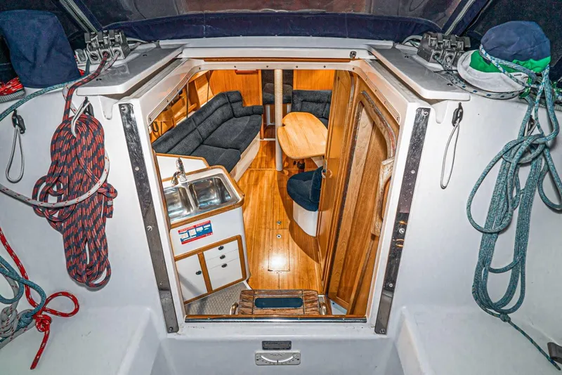 2001 Catalina 320