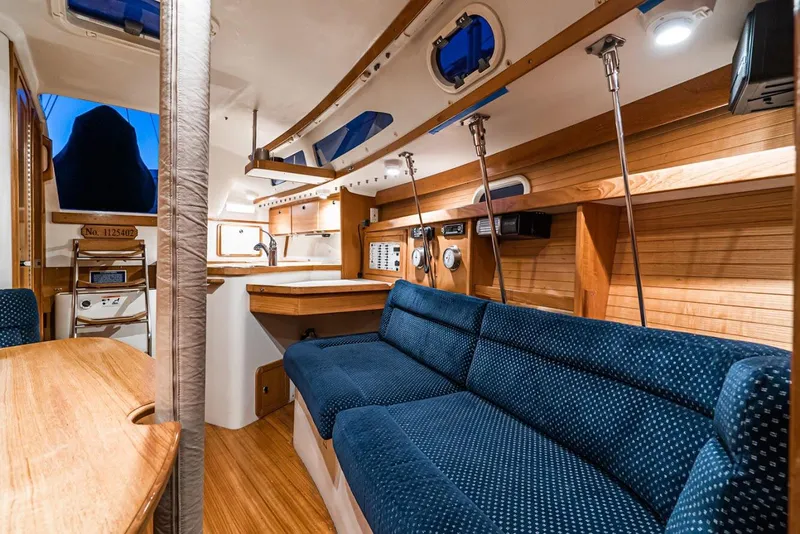 2001 Catalina 320