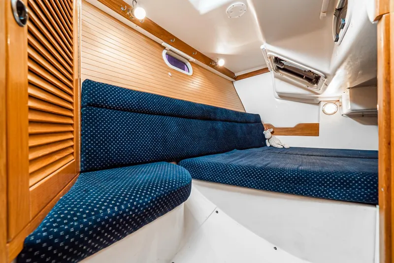 2001 Catalina 320