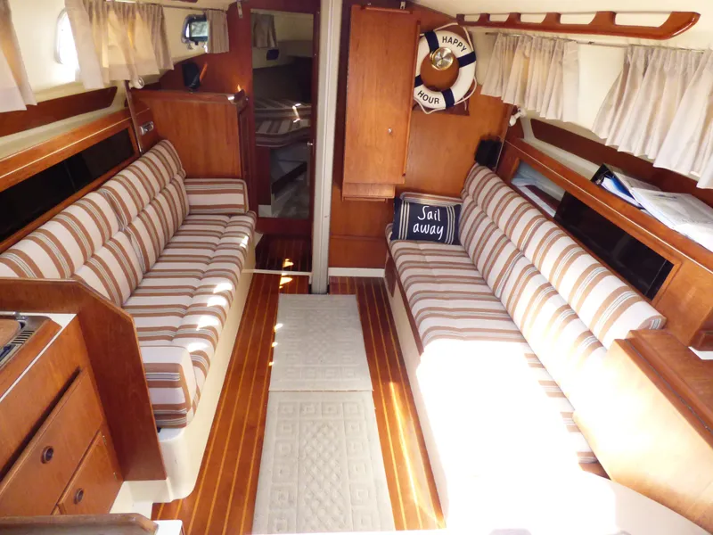 1985 Pearson 303