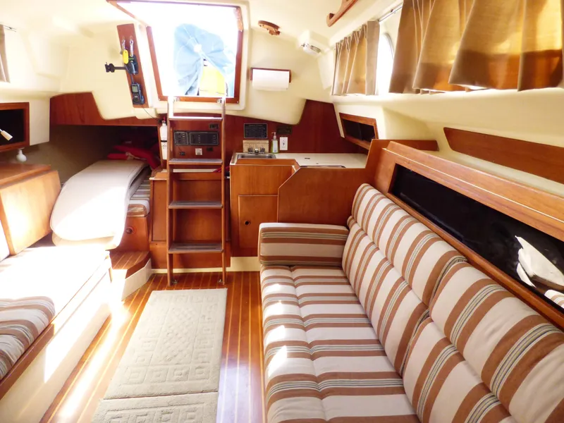 1985 Pearson 303