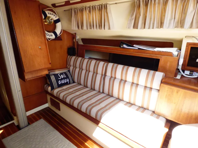 1985 Pearson 303