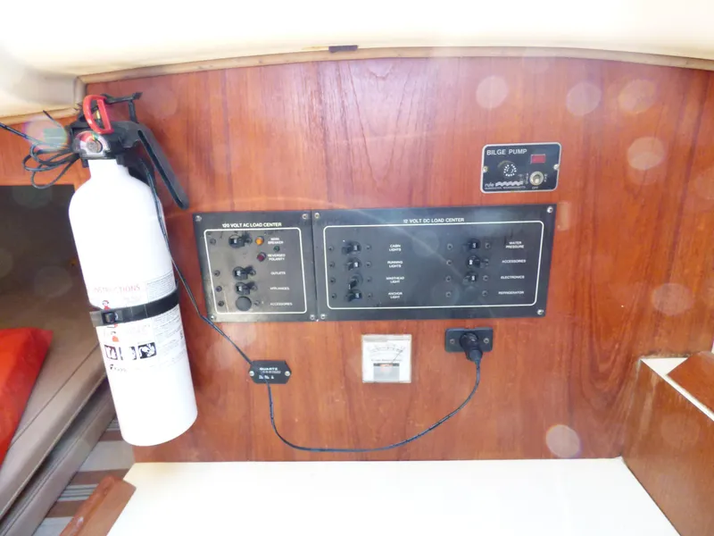 1985 Pearson 303