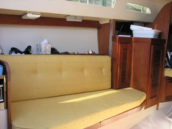 Port settee