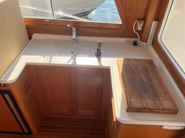 2003 Halvorsen 32 Gourmet Cruiser