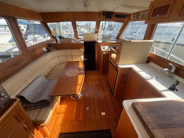 2003 Halvorsen 32 Gourmet Cruiser