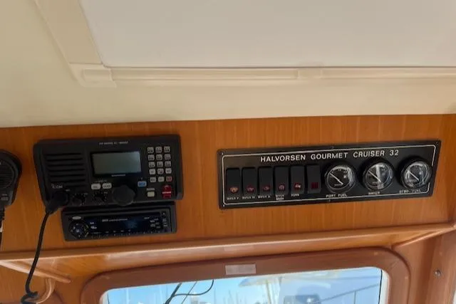 2003 Halvorsen 32 Gourmet Cruiser