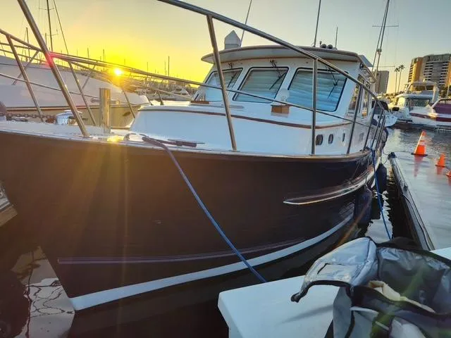 2003 Halvorsen 32 Gourmet Cruiser