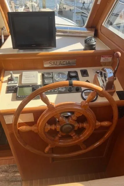2003 Halvorsen 32 Gourmet Cruiser