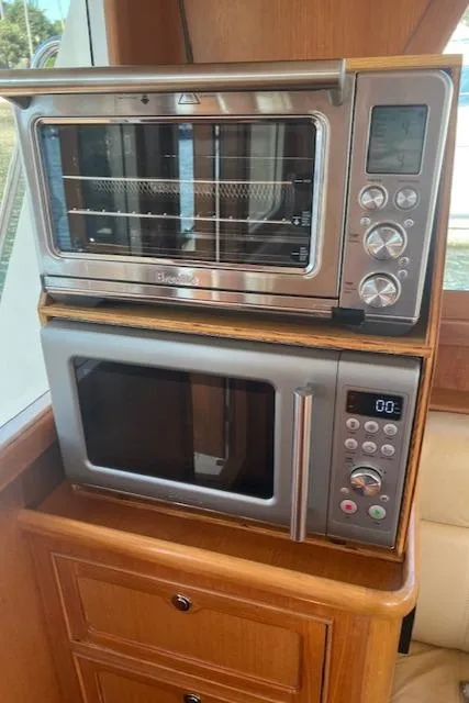 2003 Halvorsen 32 Gourmet Cruiser