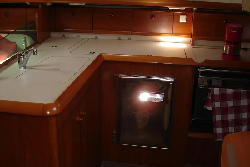 L-shaped Galley-Stb side aft