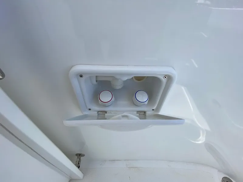 Aft transom shower